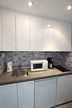 Mikroaaltouuni, liesi