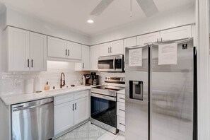 Fridge, microwave, oven, stovetop - Inlet Facing 1st Floor 2B/2B Condo w/pool (North Myrtle Beach)