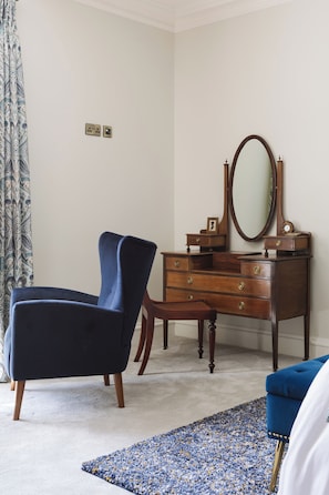 Suite, Bathtub (Armstrong Suite)