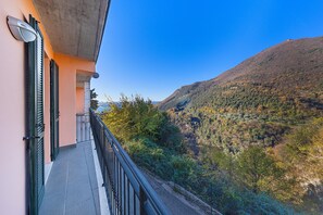 Property grounds - Apartment in a residence with lake view and swimming pool (Toscolano-Maderno)