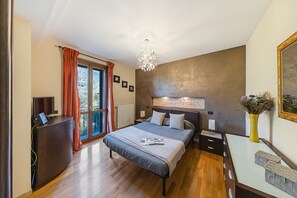 2 bedrooms, iron/ironing board, free WiFi, bed sheets - Apartment in a residence with lake view and swimming pool (Toscolano-Maderno)