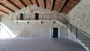 Unclassified image, 4 of 35, button - Mas de Bonnafoux (Beaucaire)