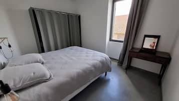 Blackout drapes, free WiFi