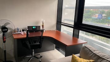 Minibar, individually decorated, individually furnished, desk