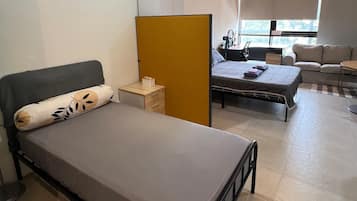 Businessstudio, useita sänkyjä, keittotila, näköala puutarhaan | Minibaari, yksilöllisesti sisustettu, yksilöllisesti kalustettu