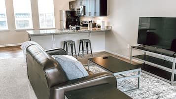 Signature Condo, 2 Bedrooms, Non Smoking, 2 Bathrooms | Private kitchen | Fridge, microwave, oven, stovetop