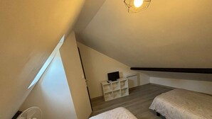 3 bedrooms, desk, travel cot, free WiFi - Little house on the old shoreline (Boulogne-sur-Mer)