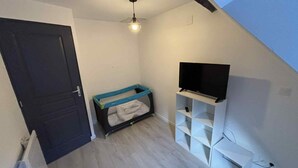 Interior - Little house on the old shoreline (Boulogne-sur-Mer)