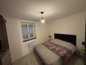 3 bedrooms, desk, travel crib, free WiFi