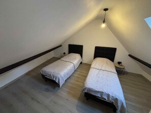 3 bedrooms, desk, travel cot, free WiFi