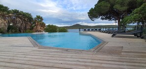 Outdoor pool, a heated pool - Suite "I PERI (Pianottoli-Caldarello)