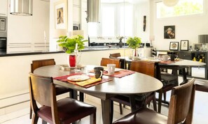 Dining - Apartment in Paris Near Trocadero (Paris)