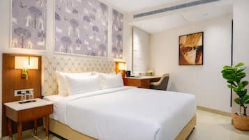 Dobbeltrom – deluxe, byutsikt | Wi-fi (inkludert)