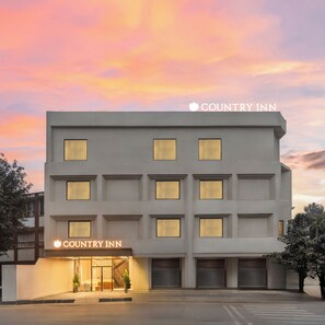 Property entrance - Country Inn Varanasi (Varanasi)