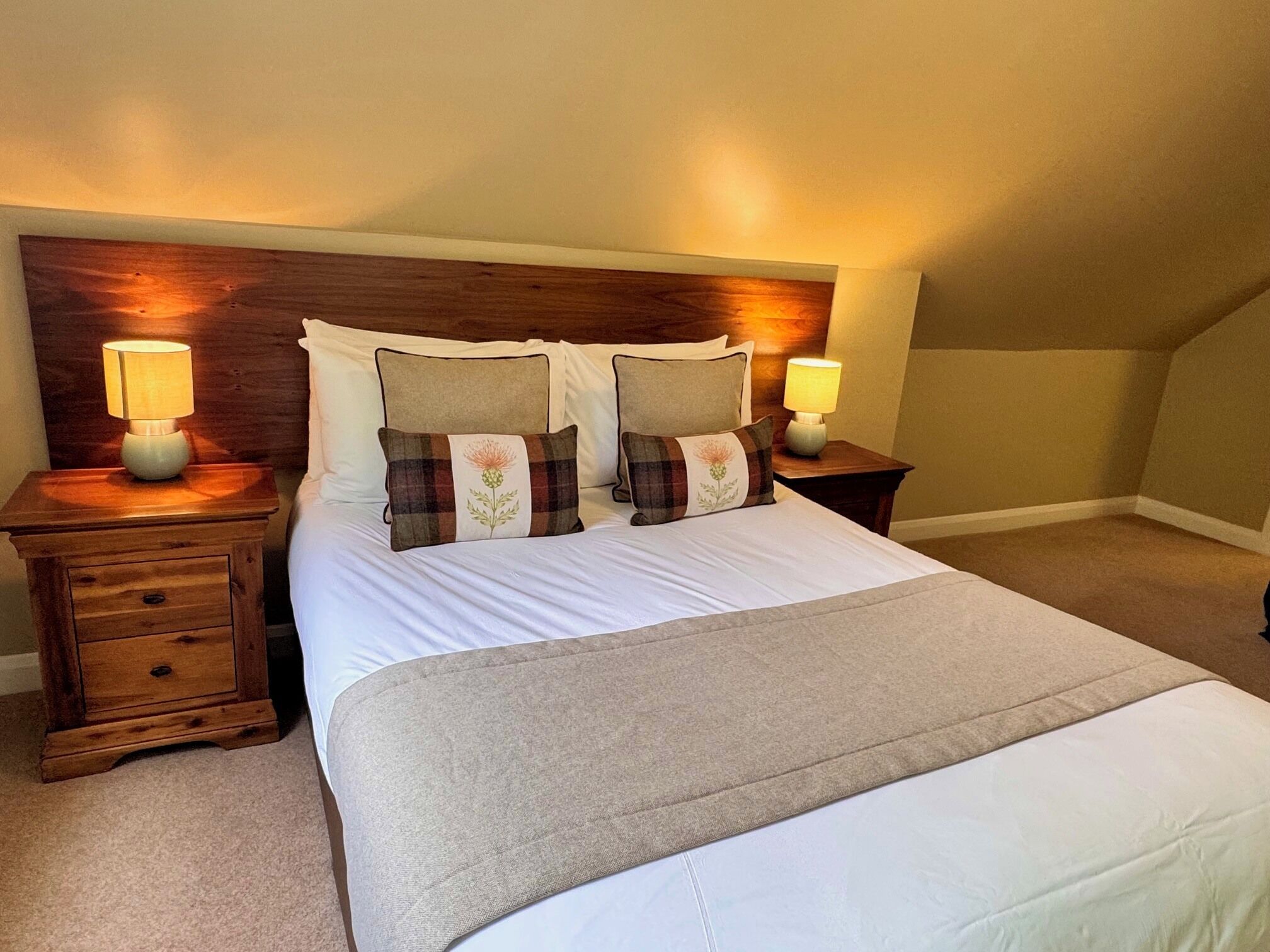 Stuga - 2 sovrum (Allt Nan Ros Cottage) | Sängtillbehör av högsta kvalitet, individuell inredning och unika möbler