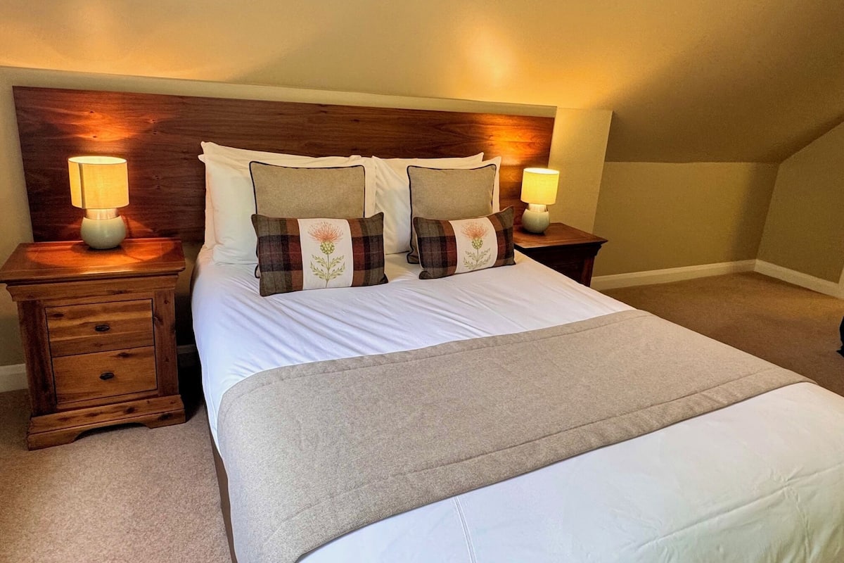 Stuga - 2 sovrum (Allt Nan Ros Cottage) | Sängtillbehör av högsta kvalitet, individuell inredning och unika möbler