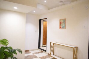 Lobby - Raw Leaves (Rajkot)