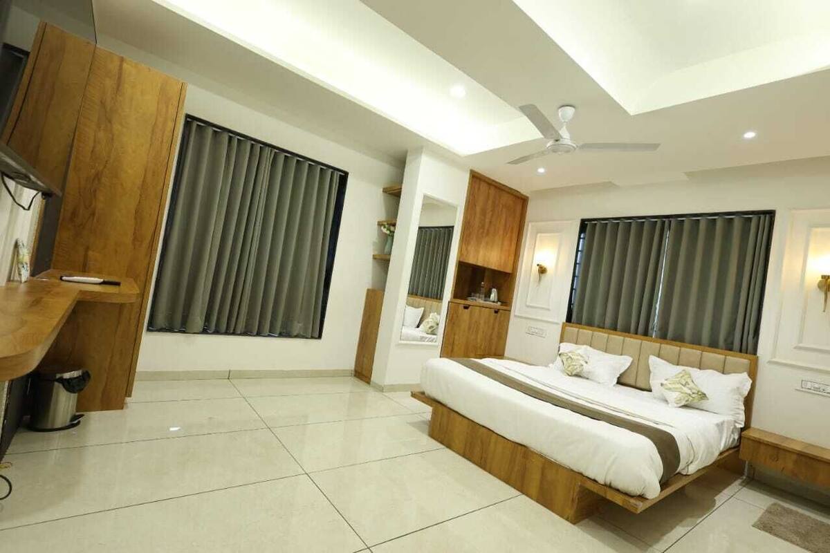 Escritorio y espacio para trabajar con laptop