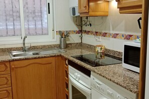 Fridge, microwave, toaster - ACV - Playa Coral I - 2nd line 3rd floor north 2 (Oropesa)