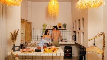 Luxury Apartment, Garden View | In-room dining