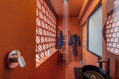 ONEOFF X ASSI  A BOUTIQUE HOMEOTEL