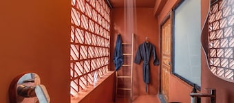 ONEOFF X ASSI A BOUTIQUE HOMEOTEL