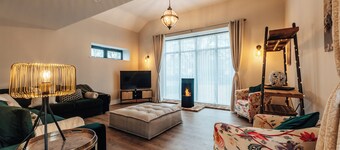 The Stables • Stylish 4-Bed • Dog Friendly• Garden