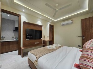 Deluxe Studio, 1 King Bed | Egyptian cotton sheets, premium bedding, memory foam beds, minibar - Dwellr Luxury Stays (Gurugram)