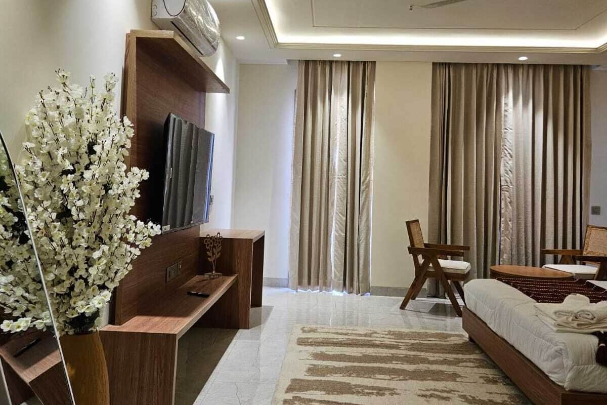 Egyptian cotton sheets, premium bedding, memory foam beds, minibar