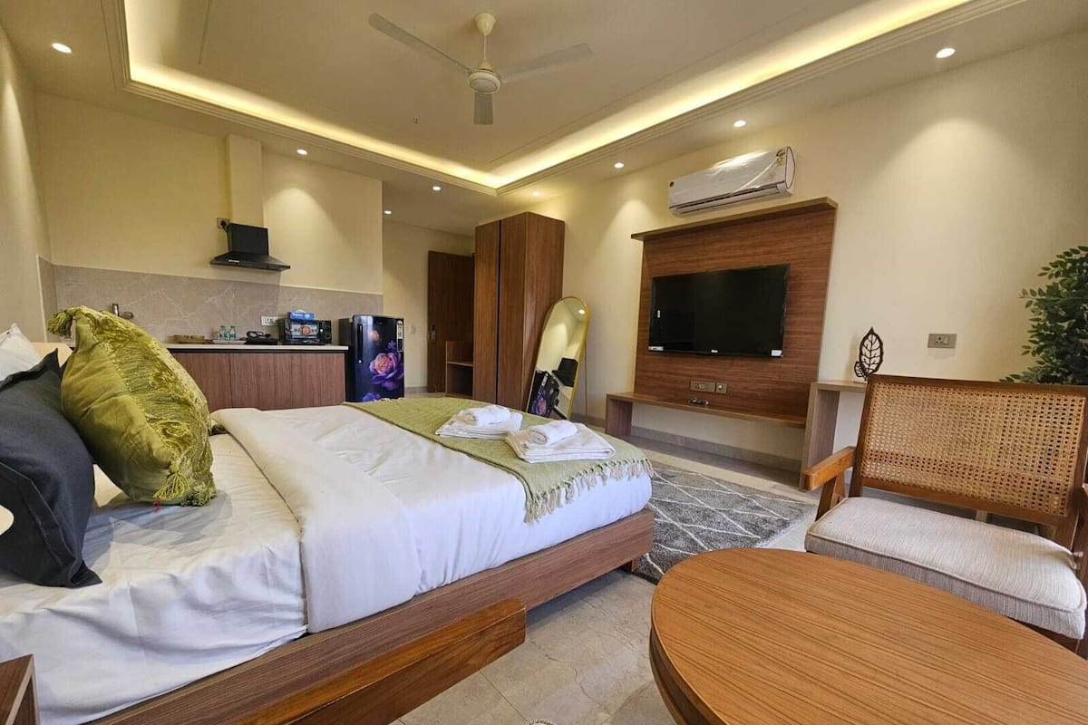 Egyptian cotton sheets, premium bedding, memory foam beds, minibar