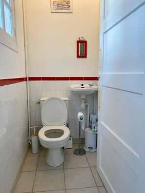 Shower, hair dryer, towels, soap - House by the sea - Boisvinet - Saint Gilles Croix de Vie (Saint-Gilles-Croix-de-Vie)