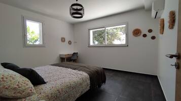 2 bedrooms, iron/ironing board, internet, bed sheets
