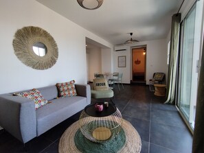 Living area - Apartment in the countryside, 5 minutes from the beach, beautiful terrace! (Olmeto)
