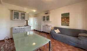 TV - VACATION HOME SAN TEODORO (San Teodoro)