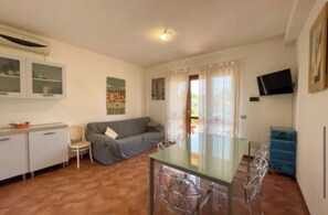 TV - VACATION HOME SAN TEODORO (San Teodoro)
