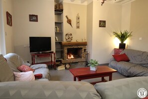 Living area - La maison du Bonheur (Saint-Bernard)
