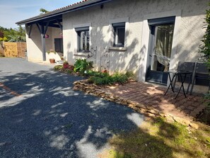 Double Room, Balcony, Courtyard View | Terrace/patio - La maison du Bonheur (Saint-Bernard)