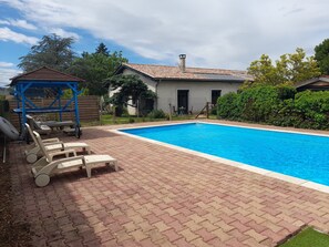 Exterior - La maison du Bonheur (Saint-Bernard)