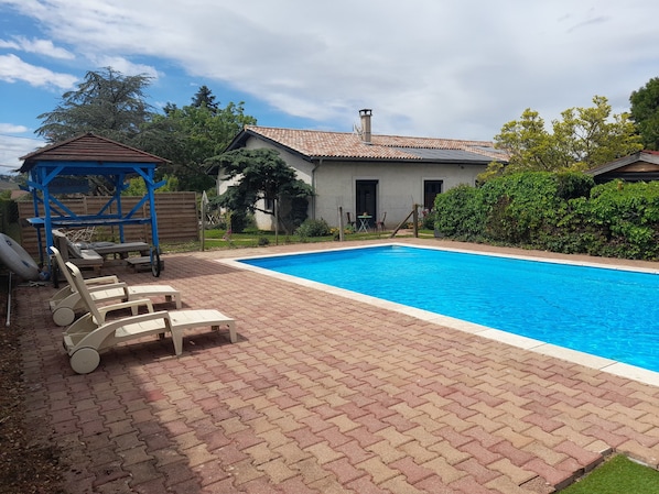 Exterior - La maison du Bonheur (Saint-Bernard)