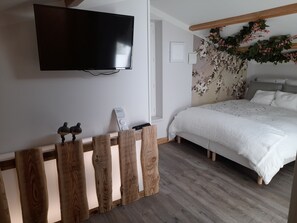 Romantic Double Room, Balcony - La maison du Bonheur (Saint-Bernard)