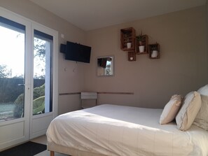 Double Room, Balcony, Garden View - La maison du Bonheur (Saint-Bernard)