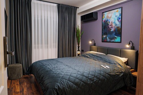 City Break Aparment Craiova
Spacious 3-bedroom apartment in  Craiova