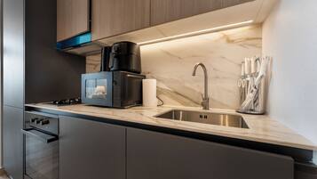 Estúdio superluxo, vista para o pátio | Cozinha privada