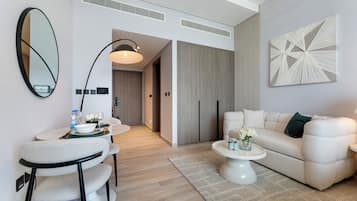 Luxury Studio, Courtyard View | Blackout drapes, iron/ironing board, free WiFi