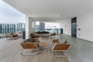 Rooftop terrace - Oxford Gardens Studio Cinema Game Room (Dubai)