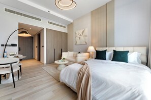 Estudio de lujo, vistas al patio | Cortinas opacas, tabla de planchar con plancha, wifi gratis