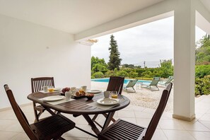 Outdoor dining - Private & Spacious Modern Villa!Garden, Pool (Alvor)