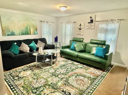 Steps from Lake Ontario-Cozy 1 bedroom retreat