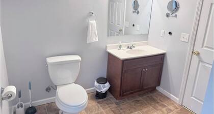 Steps from Lake Ontario-Cozy 1 bedroom retreat