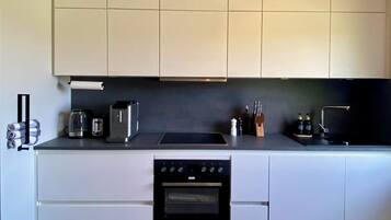 Micro-ondes, four, plaque de cuisson, lave-vaisselle